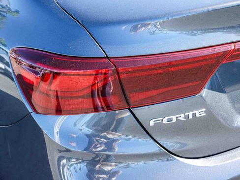Used 2022 Kia Forte LXS image 8