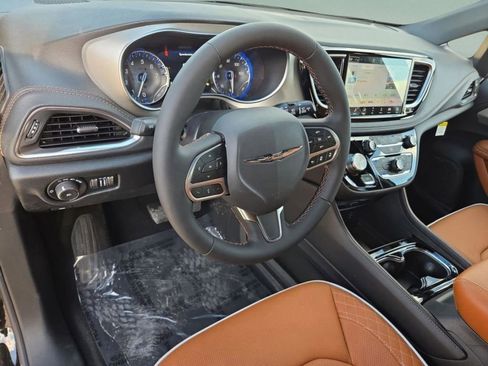 New 2026 Chrysler Pacifica Pinnacle w/ Trailer Tow Group image 11