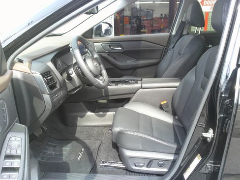 Used 2023 Nissan Rogue SL image 16