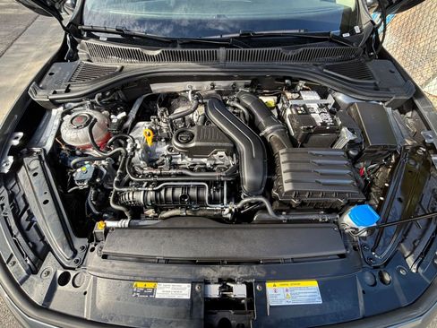 Used 2025 Volkswagen Jetta SE image 32