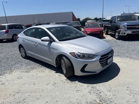 Used 2017 Hyundai Elantra SE FWD image 3
