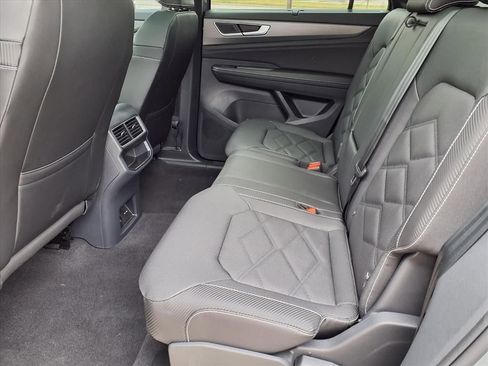 New 2026 Volkswagen Atlas Cross Sport SE FWD image 9