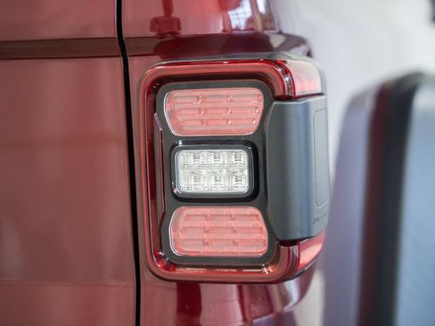 Used 2021 Jeep Gladiator Rubicon w/ LED Lighting Group AWD/4WD image 6