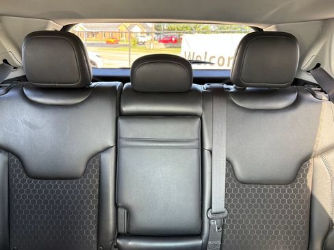 Used 2018 Jeep Compass Latitude AWD/4WD image 28