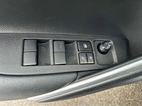 Used 2023 Toyota Corolla Cross LE image 34