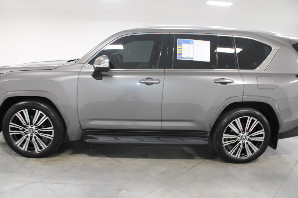 Used 2024 Lexus LX 600 4WD w/ Luxury Package image 6