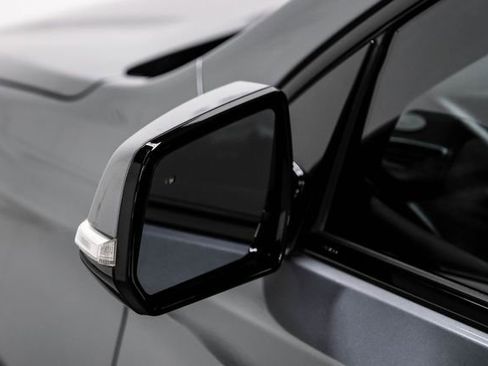 Used 2019 Chevrolet Traverse RS image 39