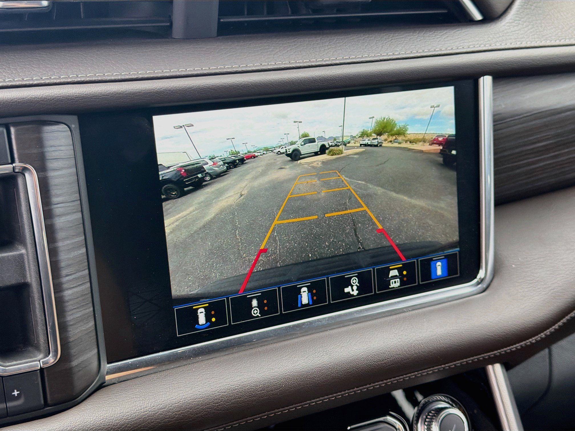 Used 2022 GMC Yukon Denali w/ Denali Premium Package RWD image 14
