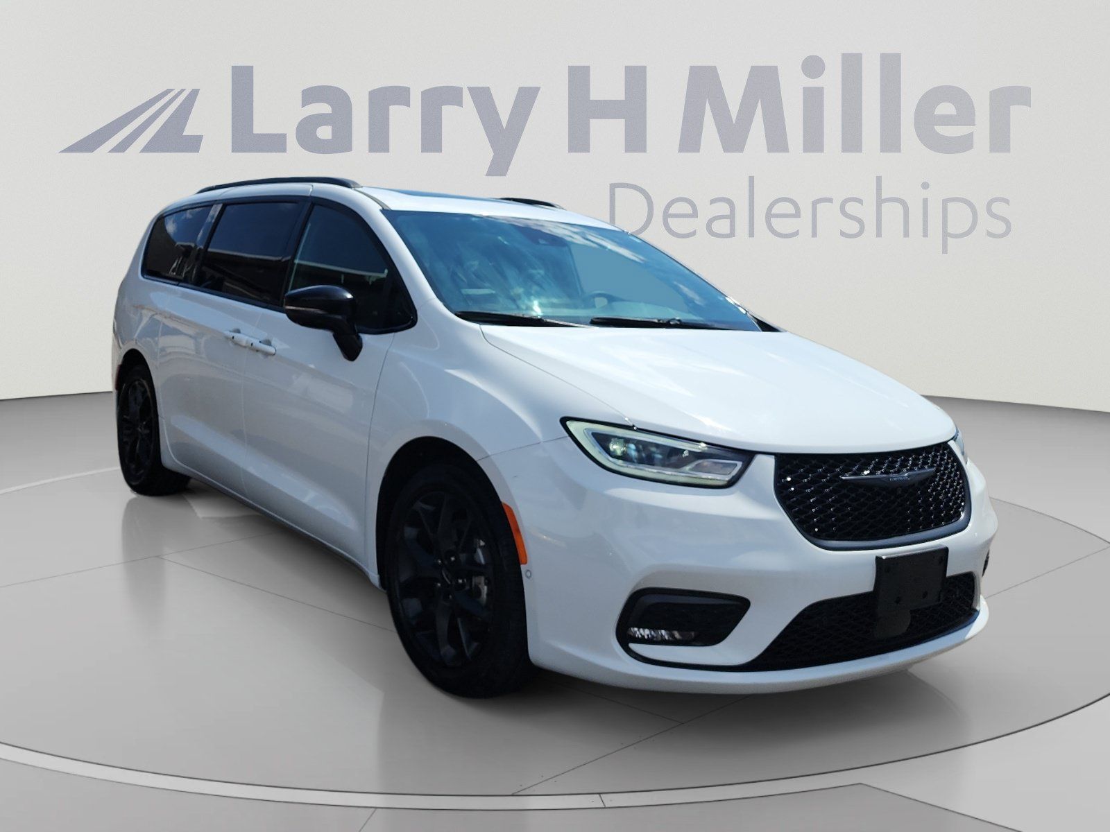 Used 2023 Chrysler Pacifica Limited w/ S Appearance Package FWD image 7