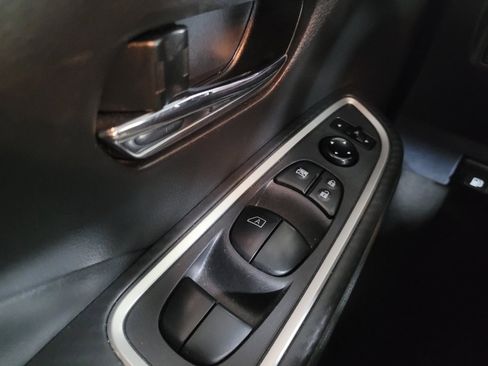 Used 2022 Nissan Versa SR image 27