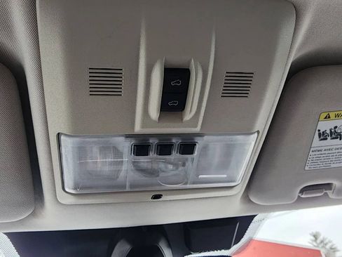 Used 2015 Land Rover LR4 HSE image 28