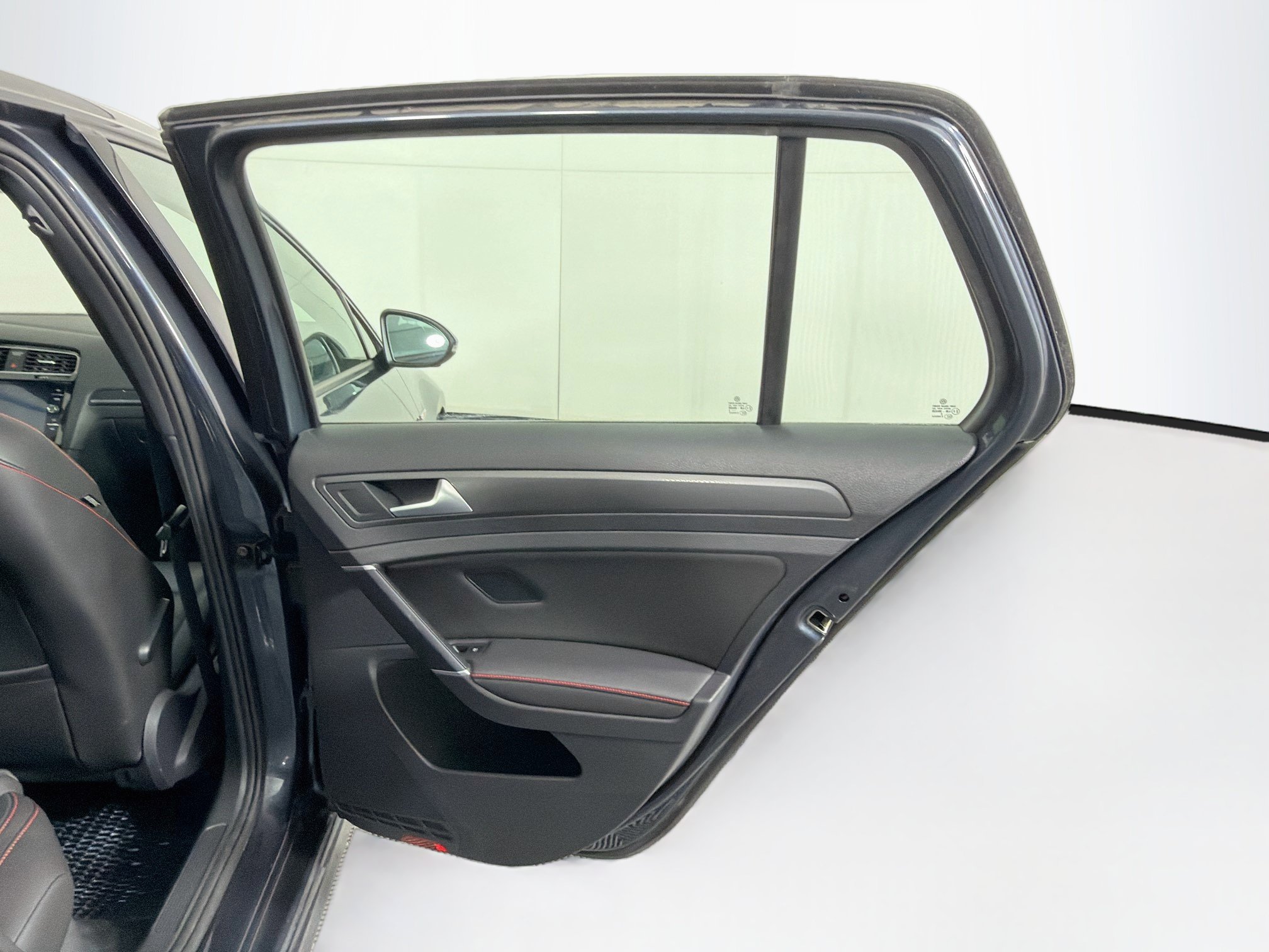 Used 2019 Volkswagen GTI SE FWD image 30