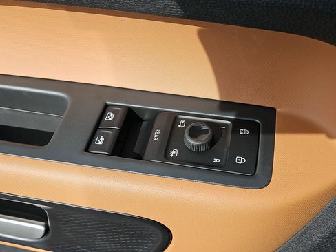 New 2025 Volkswagen ID. Buzz Pro S image 28