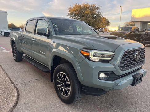 Used 2023 Toyota Tacoma TRD Sport image 3