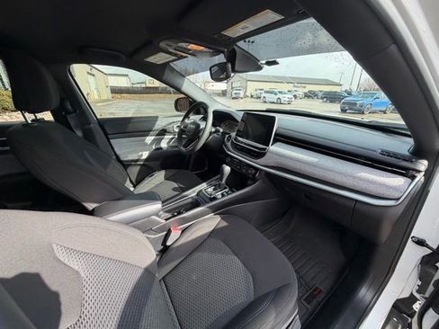 Used 2025 Jeep Compass Sport image 10