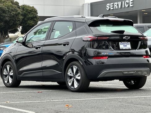 Used 2022 Chevrolet Bolt EUV LT w/ Convenience Package image 6