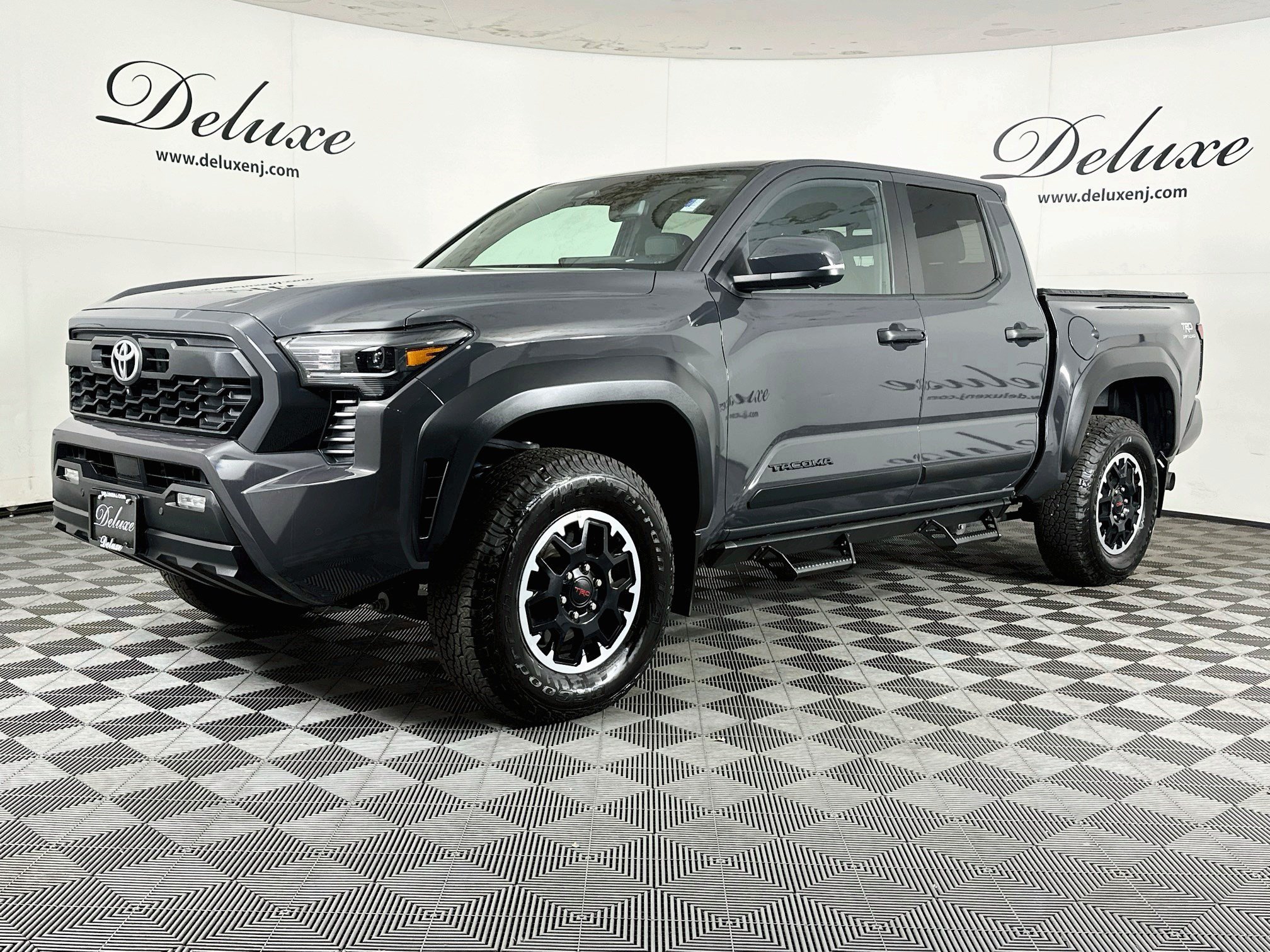Used 2024 Toyota Tacoma TRD Off-Road w/ TRD Off Road Premium Package AWD/4WD image 3