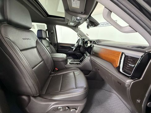 Used 2025 GMC Sierra 3500 Denali w/ Denali Reserve Package image 17