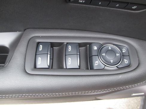 Used 2025 Cadillac XT6 Premium Luxury image 16