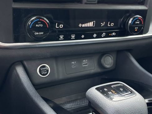 Used 2023 Nissan Rogue SV FWD image 19