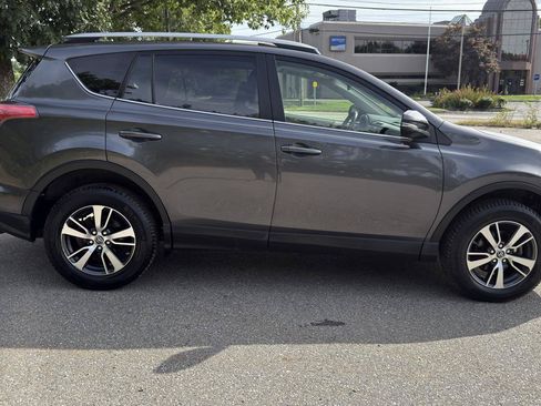 Used 2018 Toyota RAV4 XLE w/ Plus Extra Value Package AWD/4WD image 4