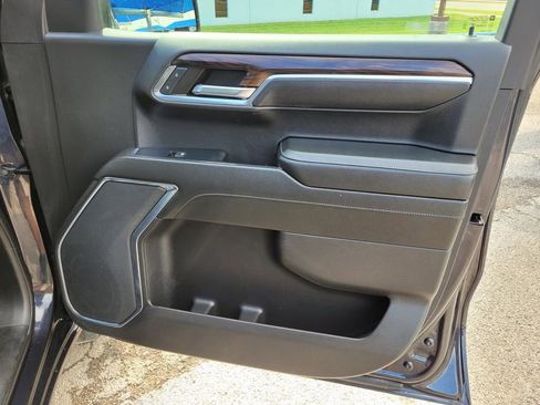 Used 2024 GMC Sierra 1500 SLT RWD image 9