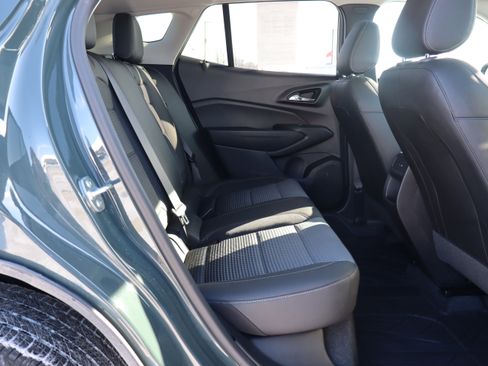 Used 2025 Chevrolet Trax LT w/ LPO, Blackout Package image 12