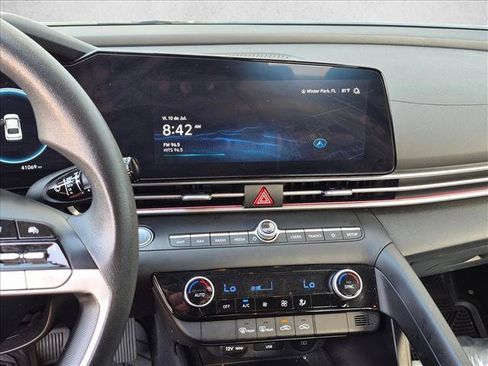 Used 2024 Hyundai Elantra SEL FWD image 10