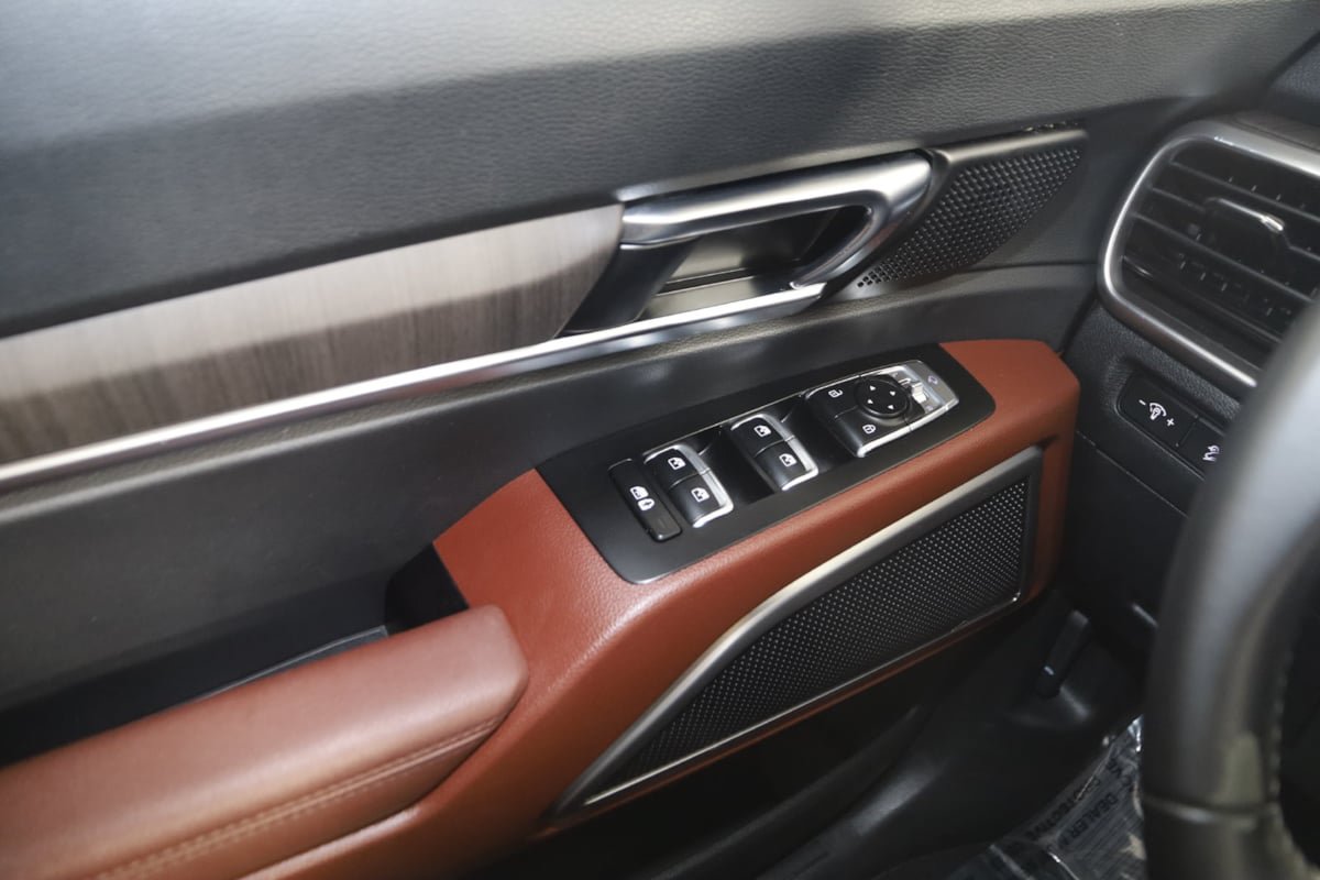 Used 2024 Kia Telluride EX w/ EX Captain's Chair Package FWD image 32