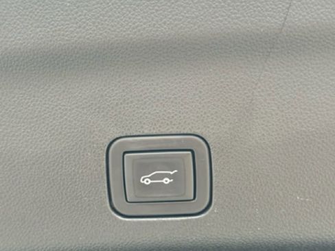 Used 2023 Chevrolet Suburban Premier RWD image 24