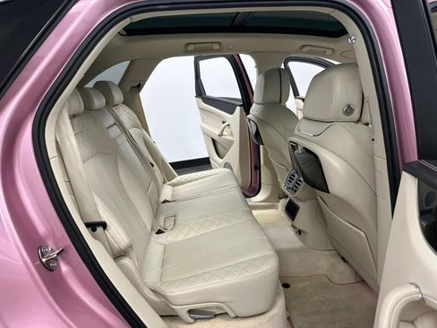 Used 2018 Bentley Bentayga image 32