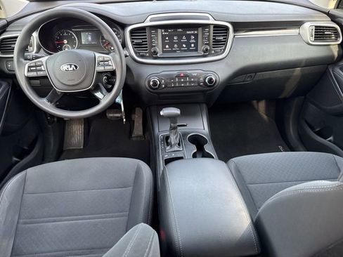 Used 2019 Kia Sorento LX image 4