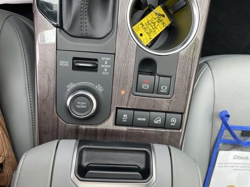 Used 2020 Toyota Highlander Limited AWD/4WD image 14