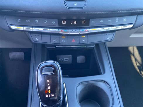 Certified 2022 Cadillac XT4 Premium Luxury w/ Enhanced Visibility Package image 23