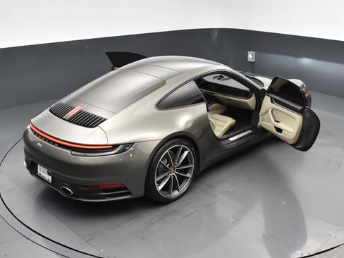 Used 2022 Porsche 911 Carrera w/ Premium Package image 32