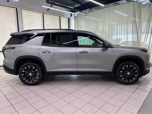 Certified 2025 Chevrolet Traverse LT w/ Sun and Wheel Package image 3