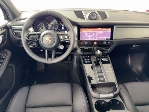 Certified 2026 Porsche Macan AWD/4WD image 27