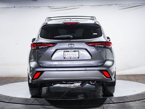 Certified 2025 Toyota Highlander Limited AWD/4WD image 4