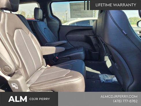 New 2026 Chrysler Pacifica Select FWD image 16