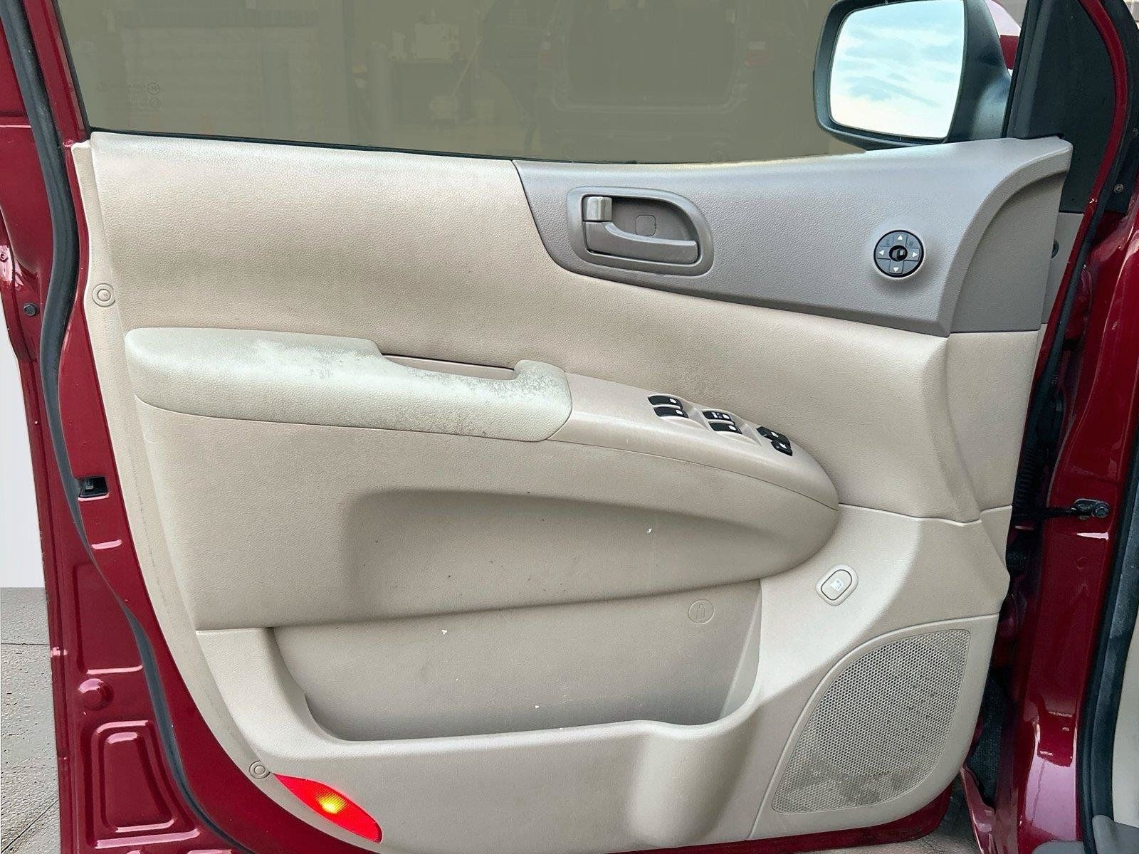 Used 2012 Kia Sedona LX FWD image 22