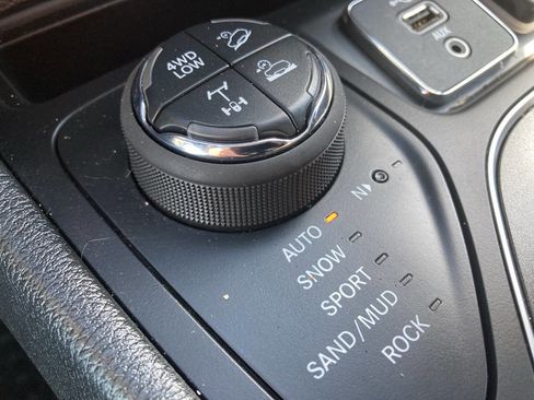 Used 2022 Jeep Cherokee Trailhawk w/ Sun, Sound & Nav Group image 26