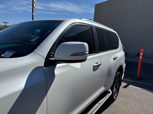 Used 2020 Lexus GX 460 Luxury w/ Off Road Package AWD/4WD image 22