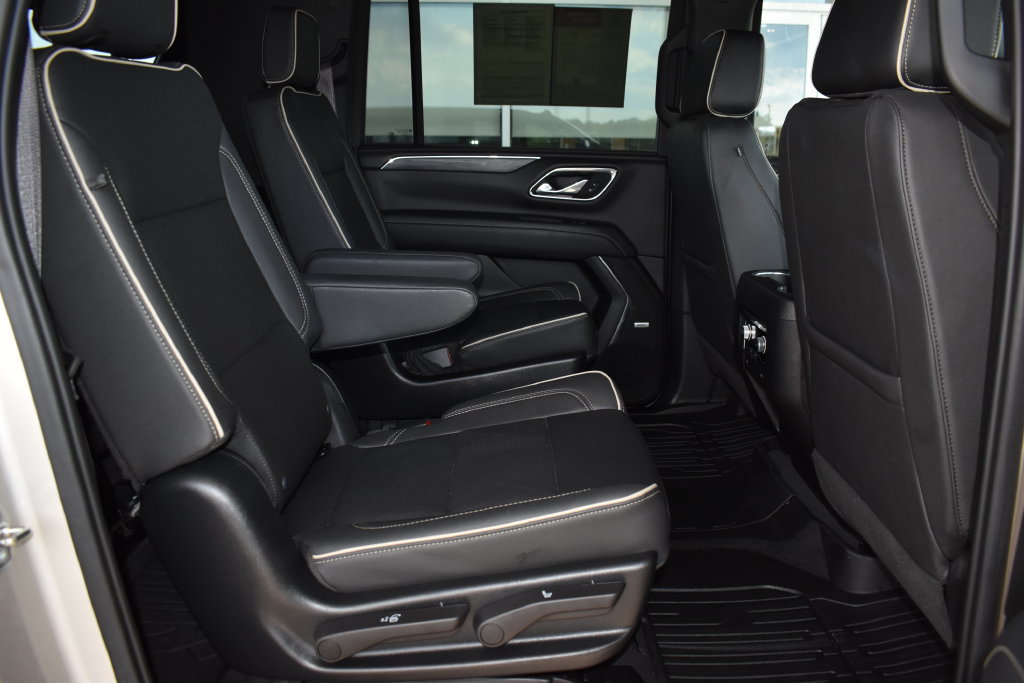 Used 2023 GMC Yukon XL SLT w/ SLT Premium Package RWD image 17