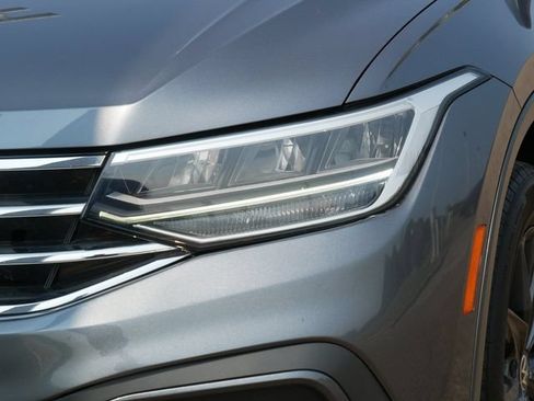 Certified 2022 Volkswagen Tiguan SE w/ Panoramic Sunroof Package AWD/4WD image 10