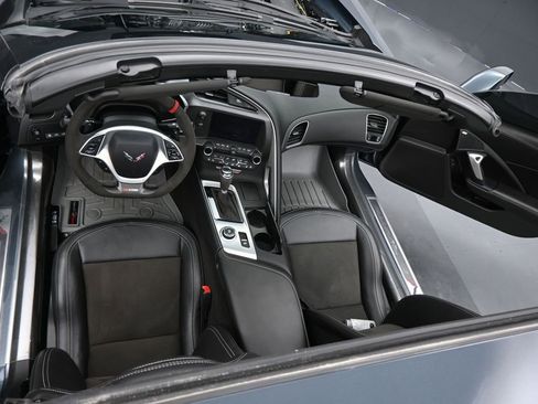 Used 2019 Chevrolet Corvette Z06 RWD image 2