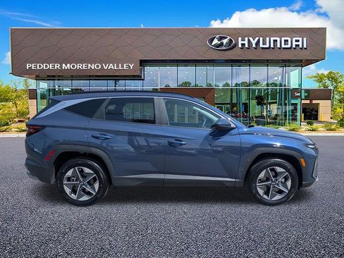 Certified 2025 Hyundai Tucson SEL AWD/4WD image 2