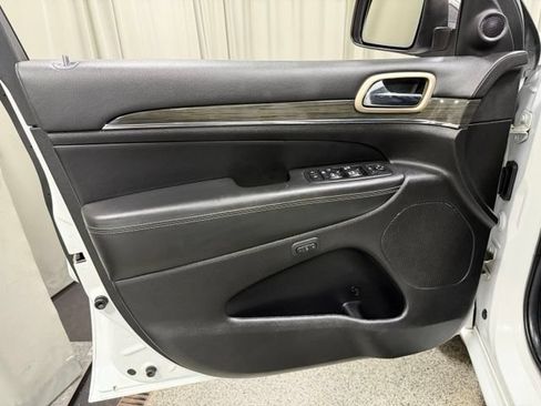 Used 2014 Jeep Grand Cherokee Overland AWD/4WD image 21