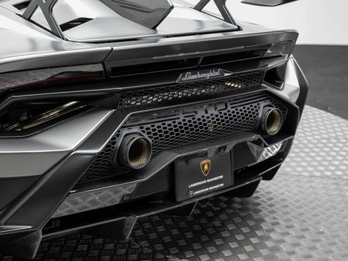 Used 2022 Lamborghini Huracan STO RWD image 37