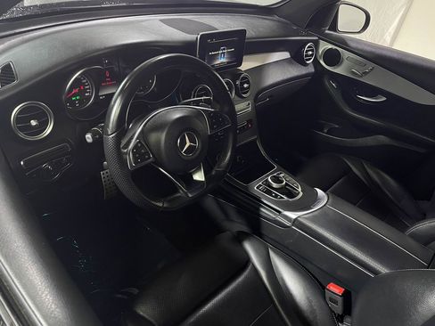 Used 2019 Mercedes-Benz GLC 300 4MATIC w/ AMG Line image 12