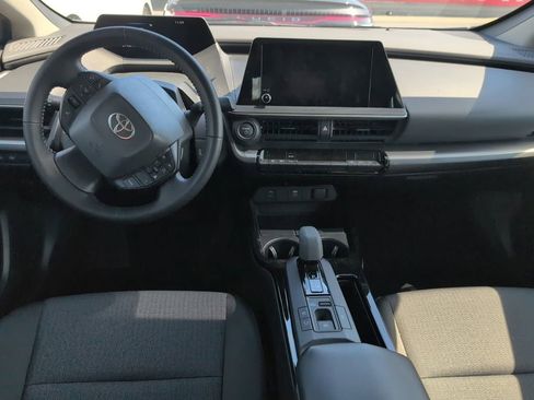 Used 2025 Toyota Prius LE FWD image 9